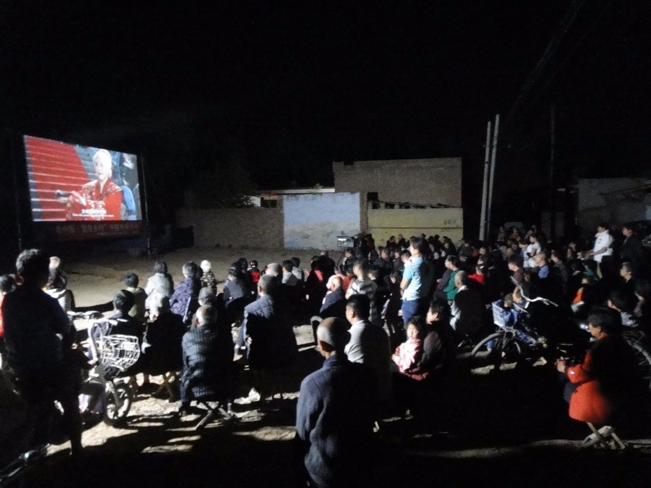 坚守在农村电影阵地上的“父子兵”--记邯郸惠民电影院线优秀放映员李廷贵、李彦海、李彦青